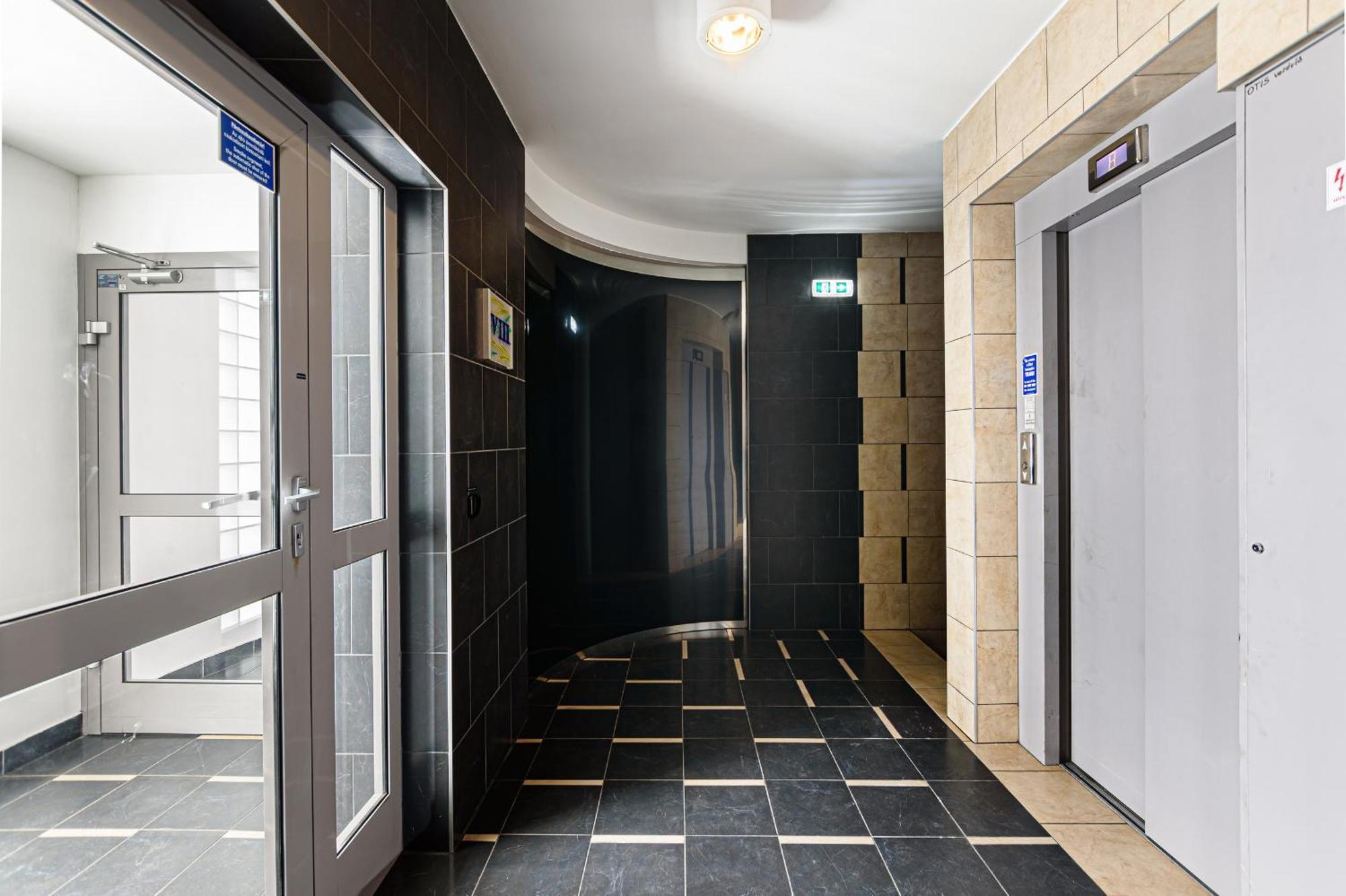 Modern New 2 Bedrooms 8th Floor Apartment *